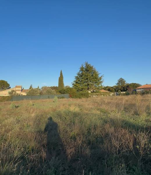 Terrain disponible à Cornillon-Confoux