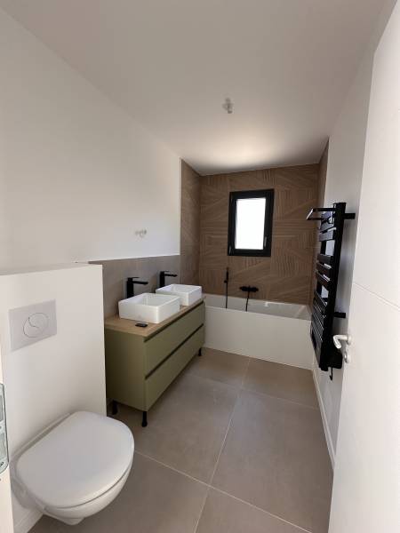 lle de bain moderne maison neuve – design contemporain