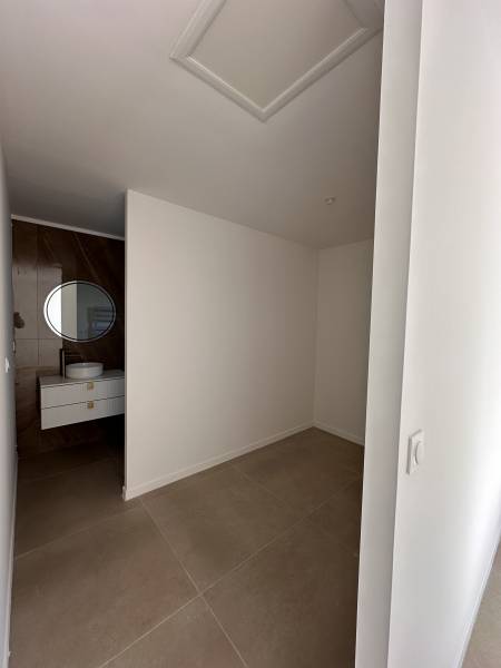 Suite parentale maison neuve – chambre avec salle de bain privative