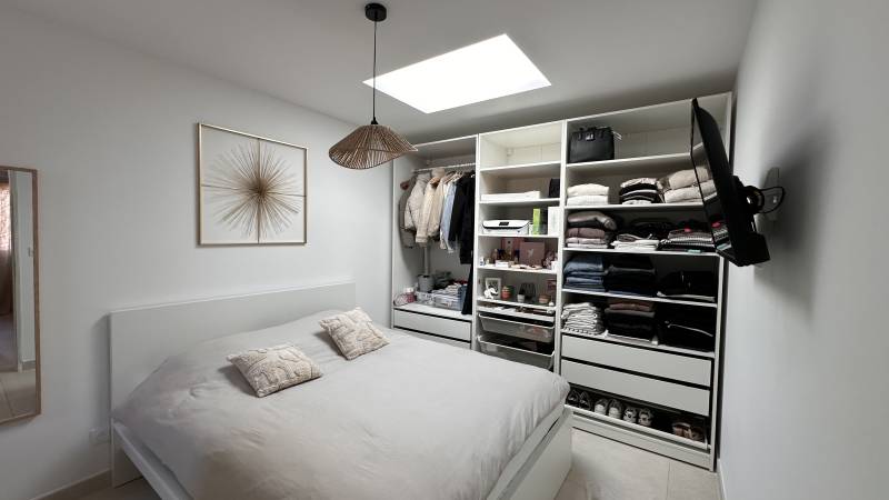 Suite parentale avec salle d’eau et Velux maison neuve à Rognac