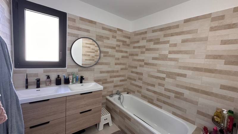 Construction maison plain-pied à Rognac : une réalisation moderne avec suite parentale