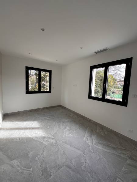 Chambre spacieuse avec une luminosité optimisée