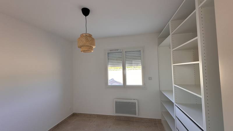 Chambre à l’étage confortable et bien agencée