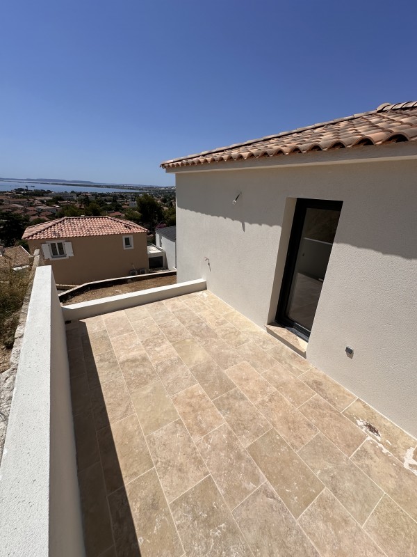 Construction d'une maison 105 m² avec étage et toit terrasse accessible à Rognac à côté de Marignane